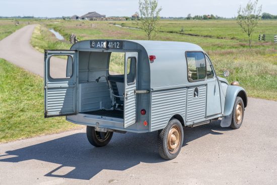 AK 350 ‘68 Bleu Nevé 2cv Garage Sander Aalderink