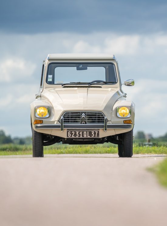 2CV Garage Sander Aalderink Dyane 6 1975 Beige Vanneau 15.200km