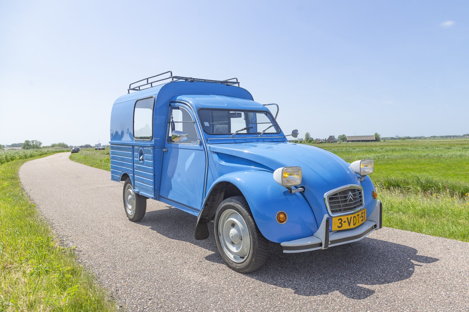 Citroën AK400 besteleend Bleu Myosotis 74000km 1978 - zijkant rechtsvoor