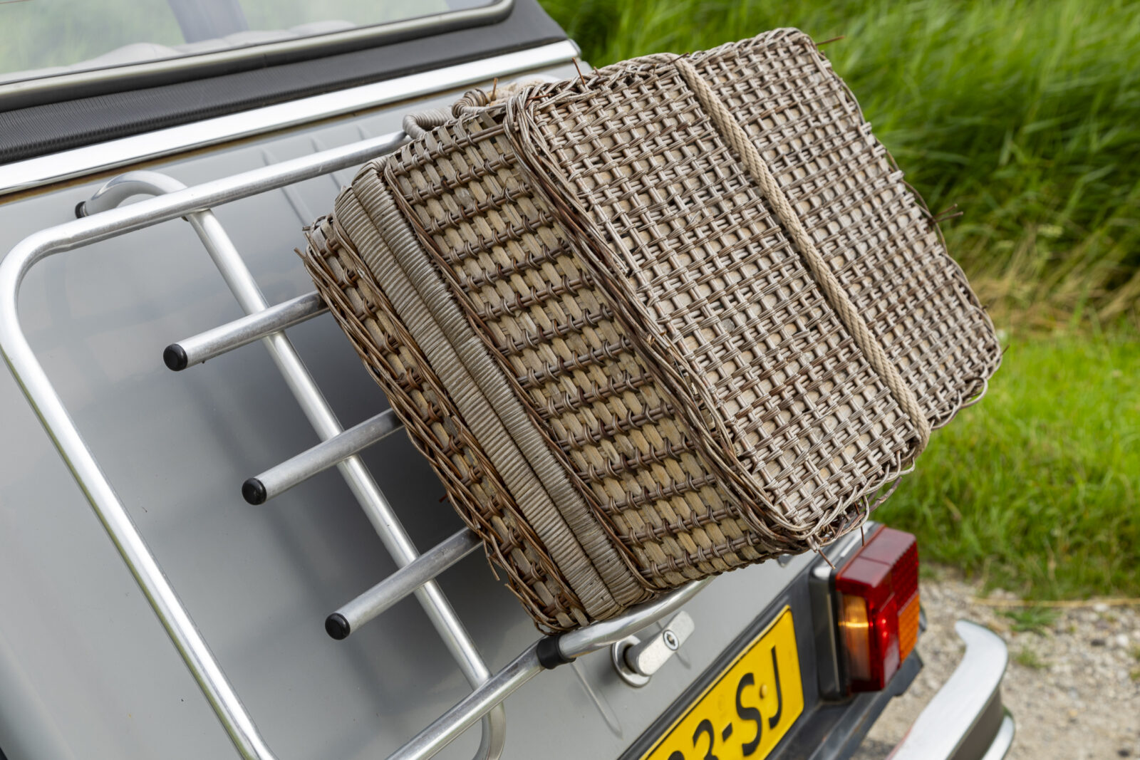 2cv6 Charleston te koop - achterklep mand
