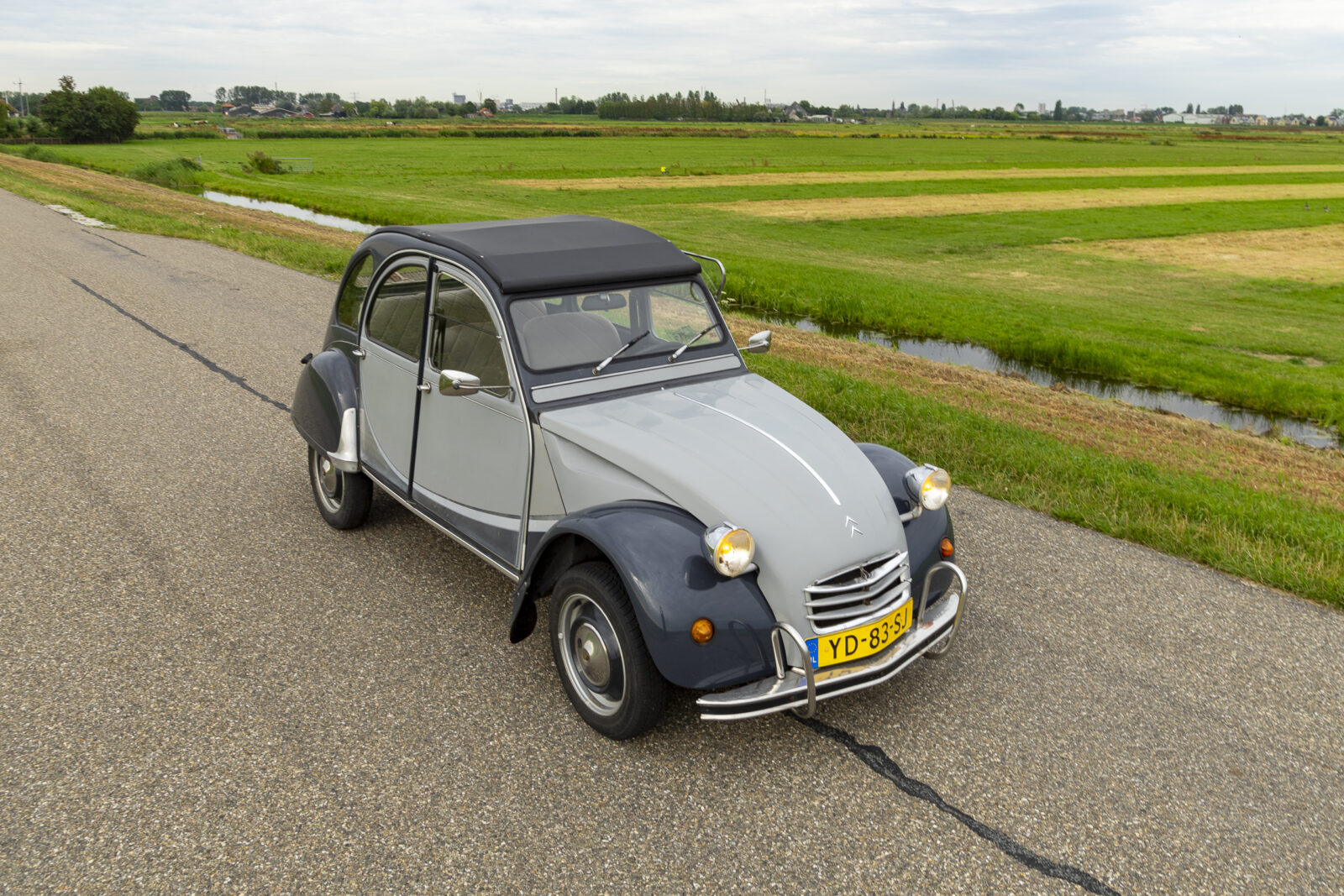 2cv6 Charleston te koop - voorzijde rechts