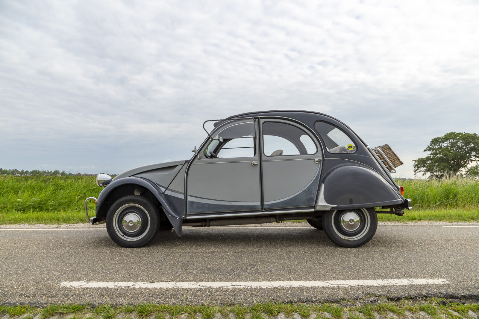 2cv6 Charleston te koop - zijaanzicht