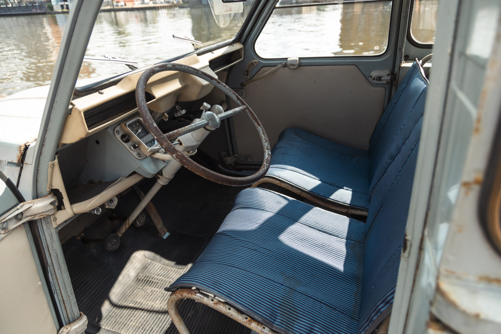 AK 350 (1968) te koop - interieur