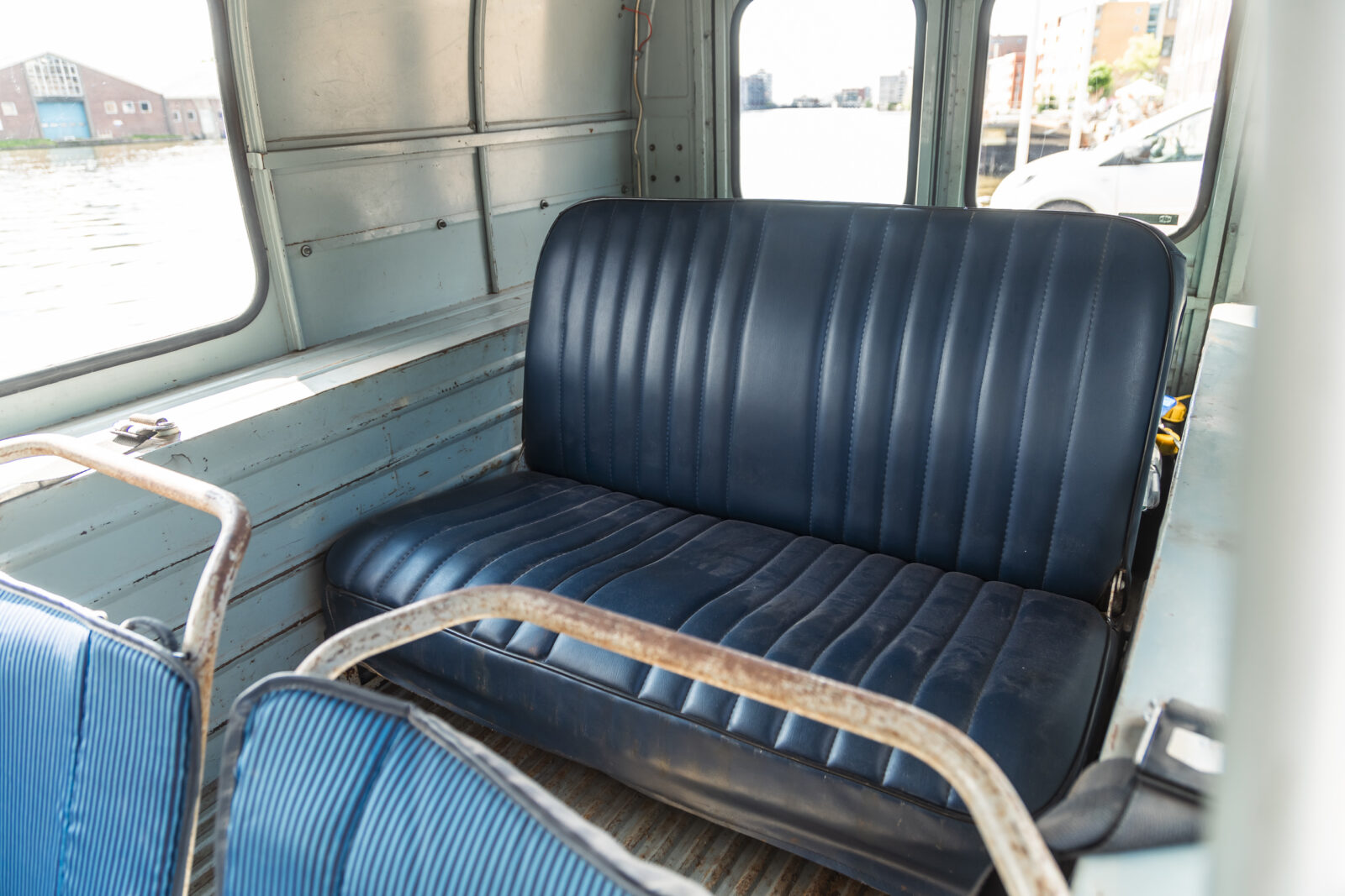 AK 350 (1968) te koop - interieur achterbank