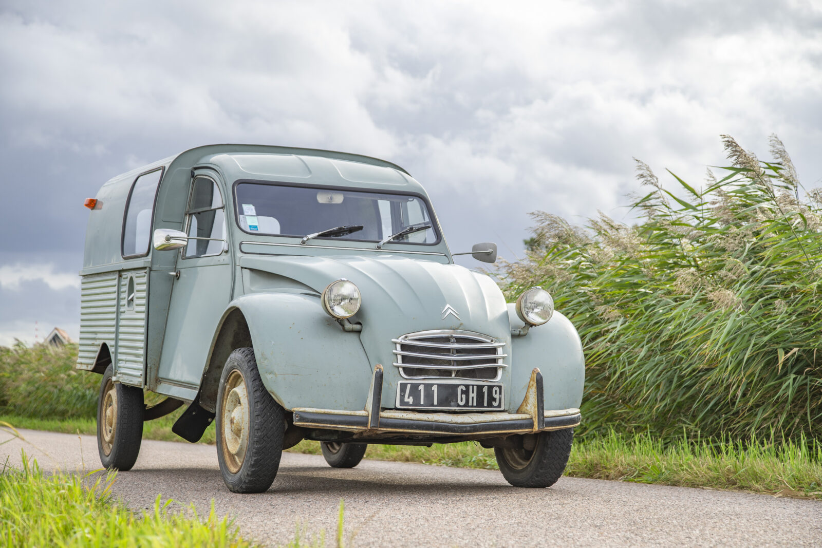 Citroen AK 350 - voorzijde rechts