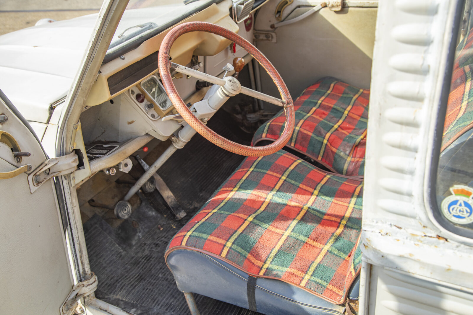 AZU (1966) For sale - interior front seats left side view