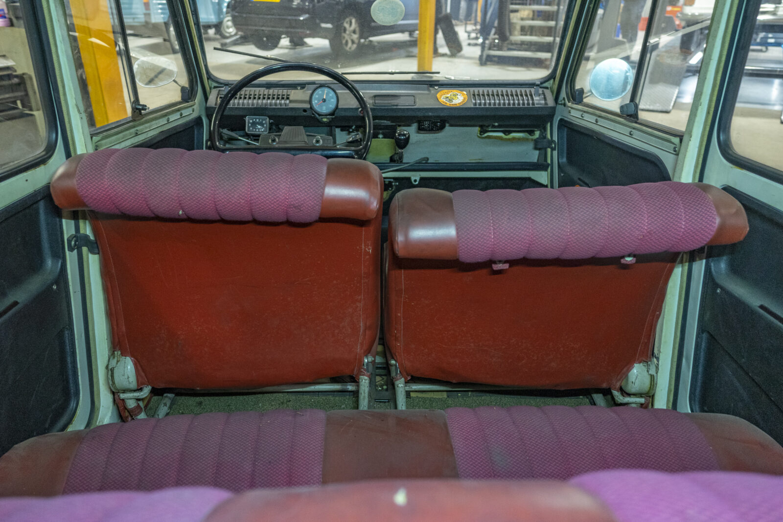 Dyane 6 (1968) For sale - interior from back seats
