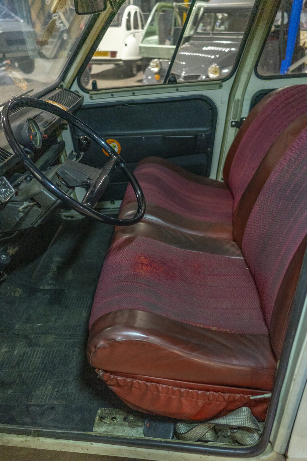 Dyane 6 (1968) For sale - front seat interior side view