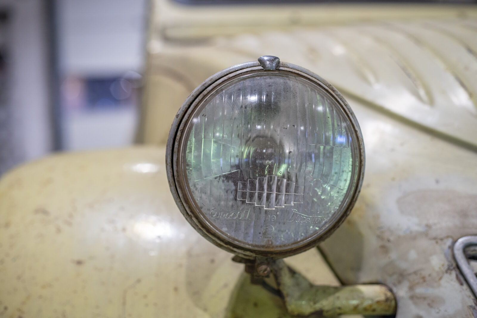 2cv AZ (1960) For sale - right headlight closeup