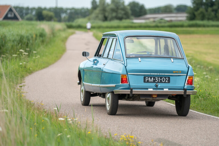 2cvGarage Sander Aalderink Ami 8 Électrique '72 Bleu Grignan 83.000km